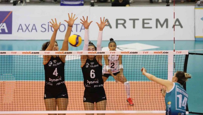 Eczacıbaşı Dynavit, Ptt’yi 3-0’la Geçti