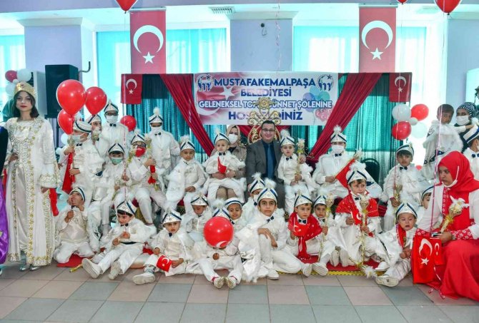 Mustafakemalpaşa’da Çocuklar Çifte Bayram Yaşadı