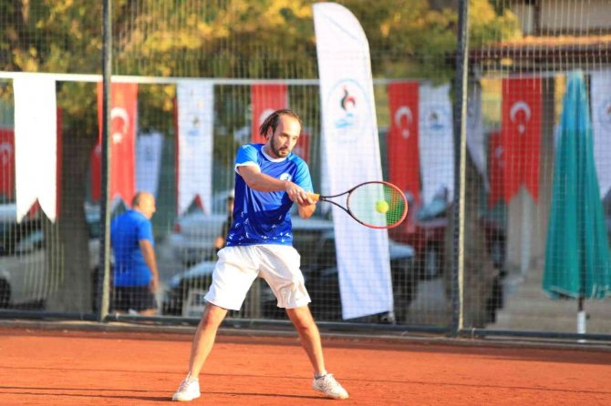 Pamukkale Belediyesi Tenis Turnuvası’nda Kupalar Sahibini Buluyor