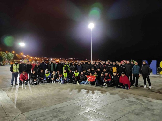 Motosikletli Kuryelerden Kortejli Kutlama