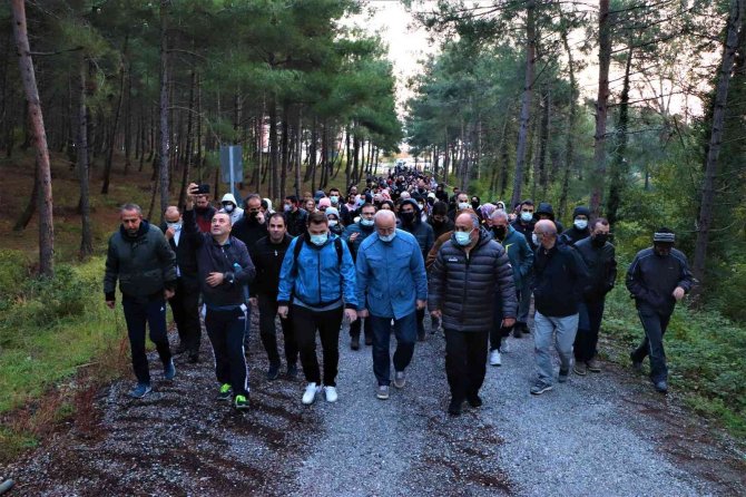 Rektör Ve Öğrencilerden Şafak Vaktinde Doğa Yürüyüşü