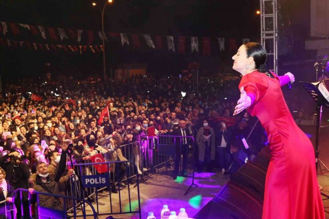 Samsun’da Cumhuriyet Bayramı Coşkusu Konserle Renklendi
