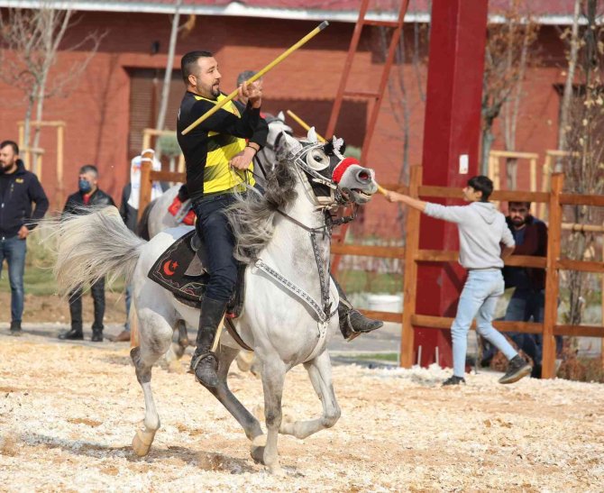 Cumhuriyet Bayramı Atlı Cirit Gösterileri Nefesleri Kesti
