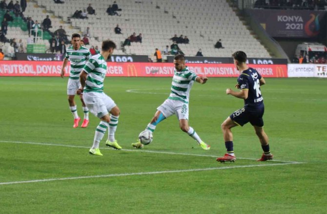 Spor Toto Süper Lig: Konyaspor: 2 - Fenerbahçe: 0 (İ̇lk Yarı)