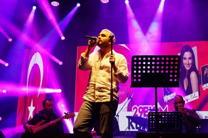 Samsun’da Cumhuriyet Bayramı Coşkusu Konserle Renklendi