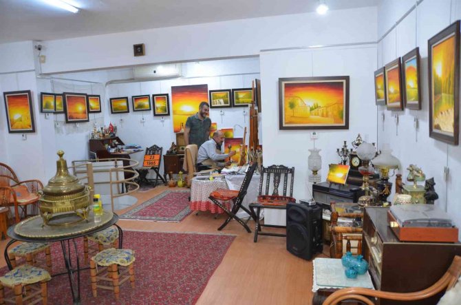 45 Yıllık Sanat Hayatında Bugün 5 Binden Fazla Antika Eşyanın Sahibi Oldu