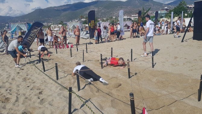 Sahilde Düzenlenen Survivorda Türk Ve Rus Takımları Kıyasıya Yarıştı