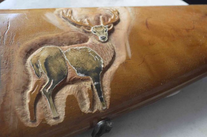 Çakıl Taşlarını, Hayvan Boynuzlarını Ve Derilerini Sanat Eserine Dönüştürüyor