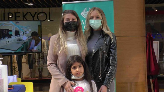 Diş Sağlığına Dikkat Çekmek İçin Çocuklara Boyama Kitabı Dağıtıldı