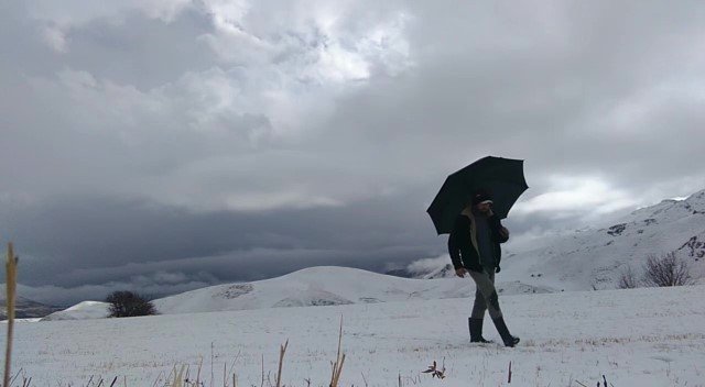 Yüksekova’da Kar 5 Santimi Buldu