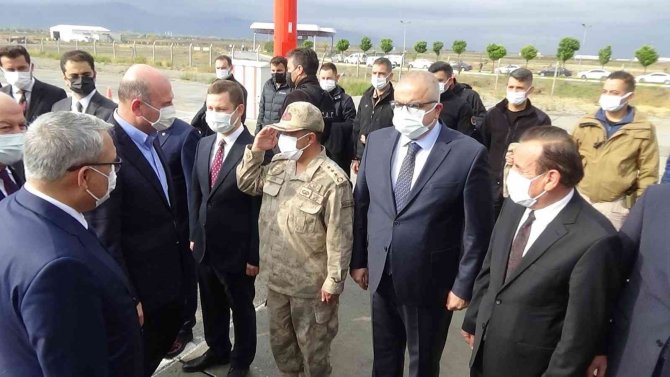 Bakan Soylu Dağa Kaçırılan Çocukları İçin Eylem Yapan Annelerle Buluştu