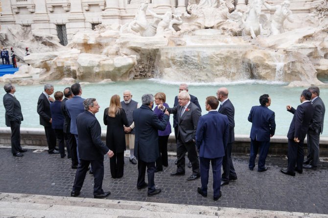 G20 Liderleri, Roma’daki Trevi Çeşmesi Önünde Aile Fotoğrafı Çektirdi