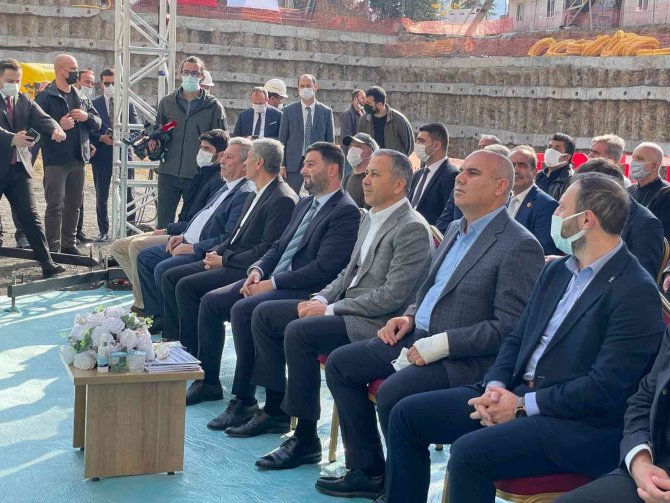 Kağıthane’de Gültepe Telsizler Katlı Otopark Ve Pazar Yeri’nin Temeli Atıldı