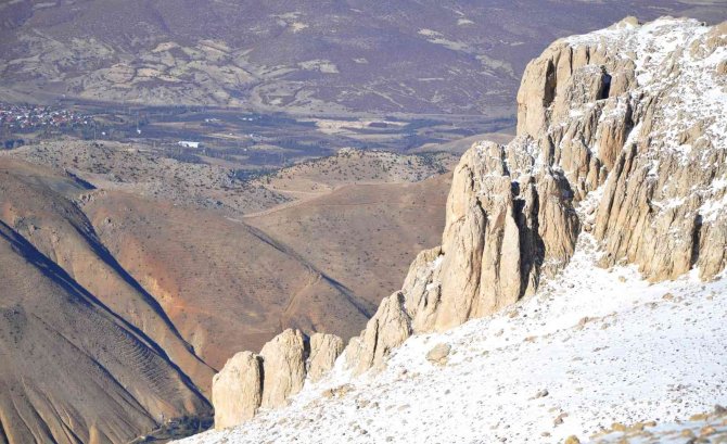 Kahramanmaraş’a Mevsimin İlk Karı Yağdı