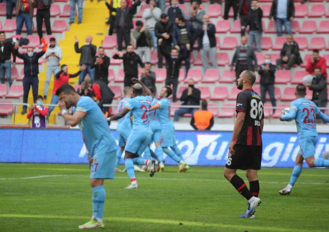 Spor Toto Süper Lig: Kayserispor: 2 - Fatih Karagümrük: 1 (Maç Sonucu)