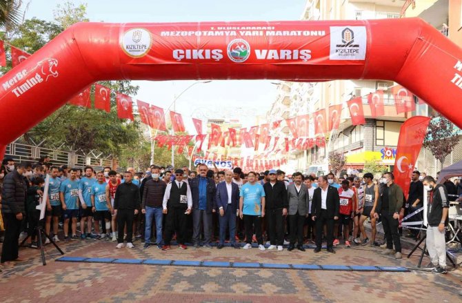 Vali Demirtaş, 1. Uluslararası Mezopotamya Yarı Maraton Koşusunun Startını Verdi