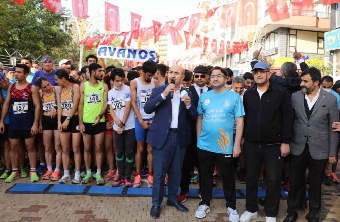 Vali Demirtaş, 1. Uluslararası Mezopotamya Yarı Maraton Koşusunun Startını Verdi