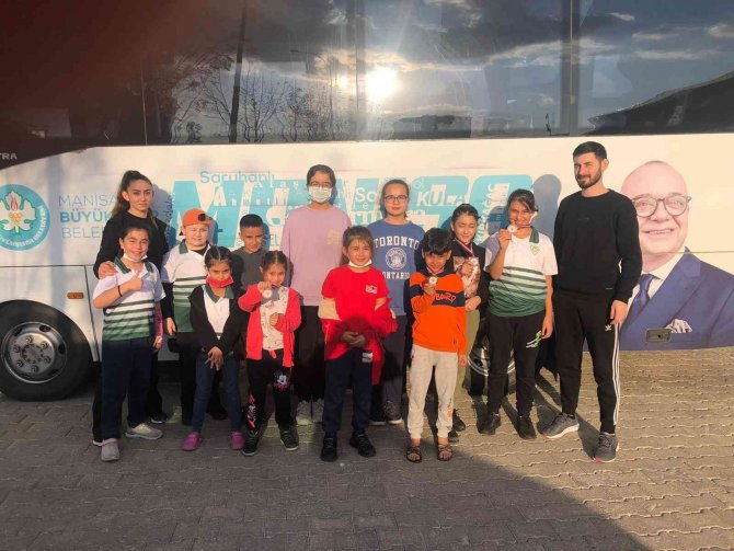 Manisa Bbsk’lı Karateciler Uşak’tan 4 Madalya İle Döndü