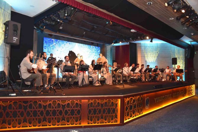 Manisa’da ‘Yunus Dilinden Konseri’ Düzenlendi