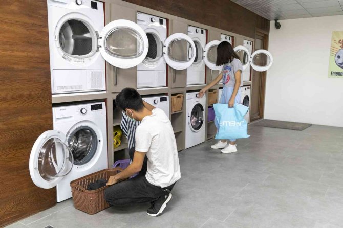 Mersin’de ’Çamaşır Kafe’ Üniversitelilerin Akınına Uğruyor