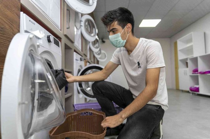 Mersin’de ’Çamaşır Kafe’ Üniversitelilerin Akınına Uğruyor