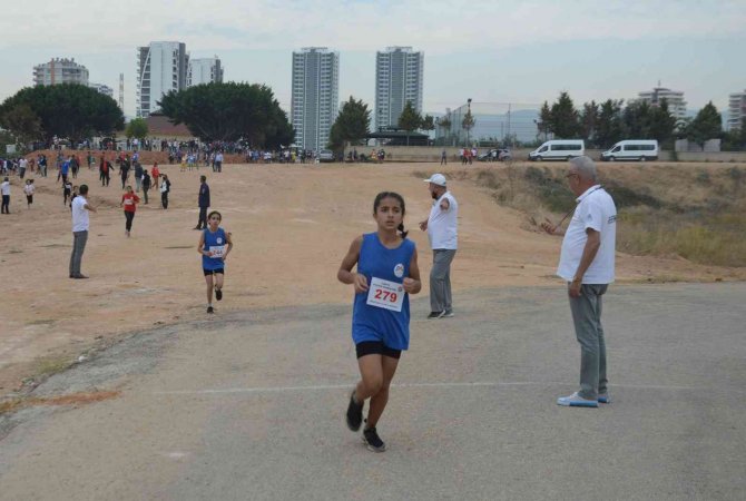 Mersin’de Cumhuriyet Kupası Kros İ̇l Birinciliği Yarışları Yapıldı