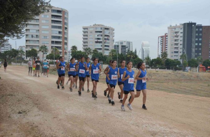 Mersin’de Cumhuriyet Kupası Kros İ̇l Birinciliği Yarışları Yapıldı
