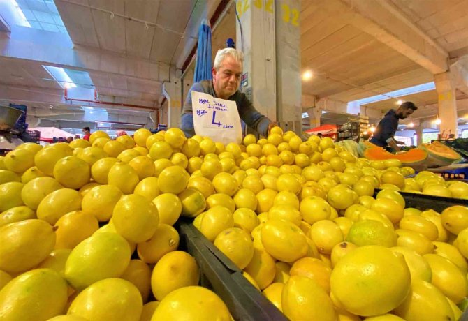 Pazar Esnafı Vatandaşları Market Yerine Semt Pazarlarından Alışverişe Çağırdı