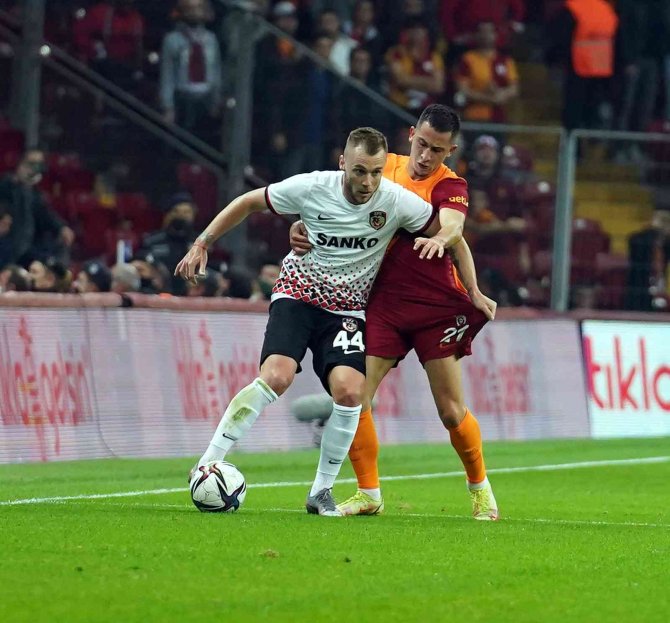 Spor Toto Süper Lig: Galatasaray: 1 - Gaziantep Fk: 0 (İ̇lk Yarı)