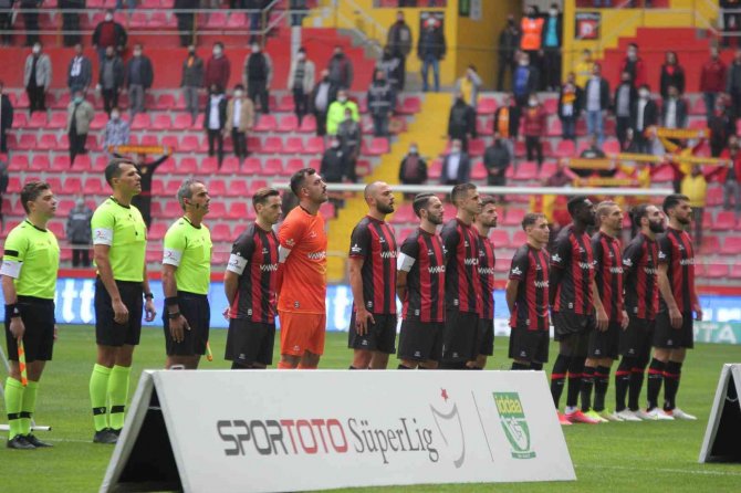 Spor Toto Süper Lig: Kayserispor: 0 - Fatih Karagümrük: 1 (Maç Devam Ediyor)