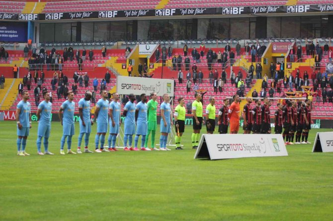 Spor Toto Süper Lig: Kayserispor: 0 - Fatih Karagümrük: 1 (Maç Devam Ediyor)