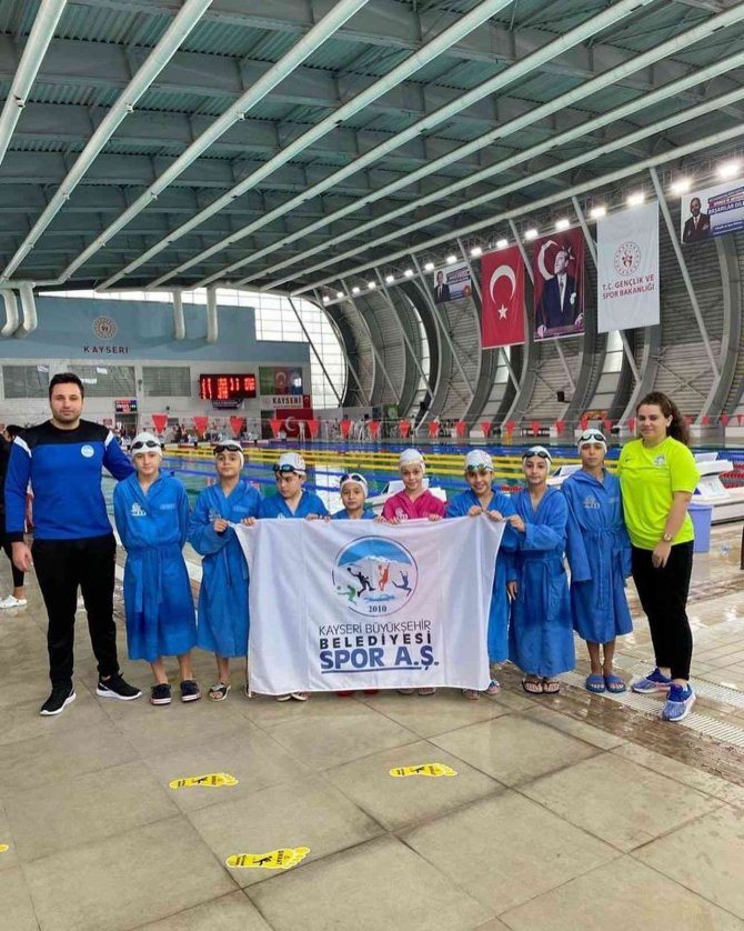 Yüzme Müsabakalarına Spor A.ş. Damgası