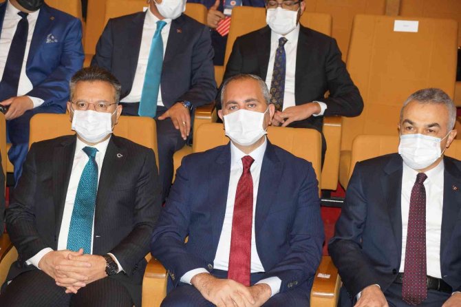 Adalet Bakanı Gül: “Eski Türkiye’de Hukukun Eline Çekiç Verdiler, Herkesi Çivi Gibi Gördü”