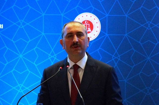Adalet Bakanı Gül: “Eski Türkiye’de Hukukun Eline Çekiç Verdiler, Herkesi Çivi Gibi Gördü”