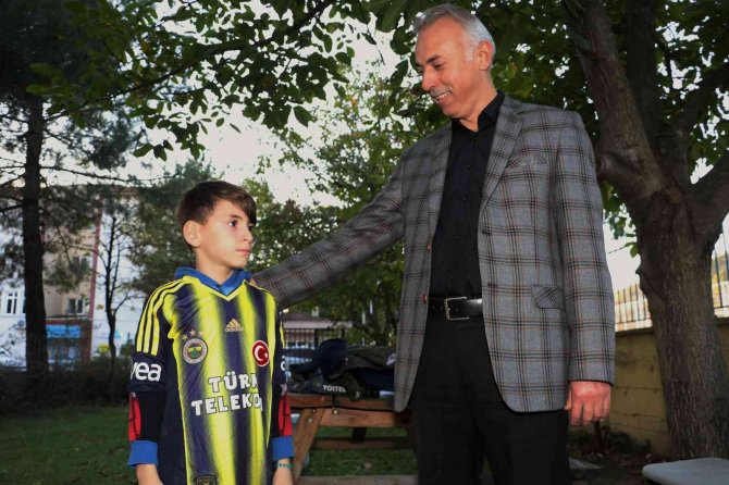 Trabzonsporlu Başkandan, Fenerbahçeli Mehmet Can’a ’Forma’ Hediyesi