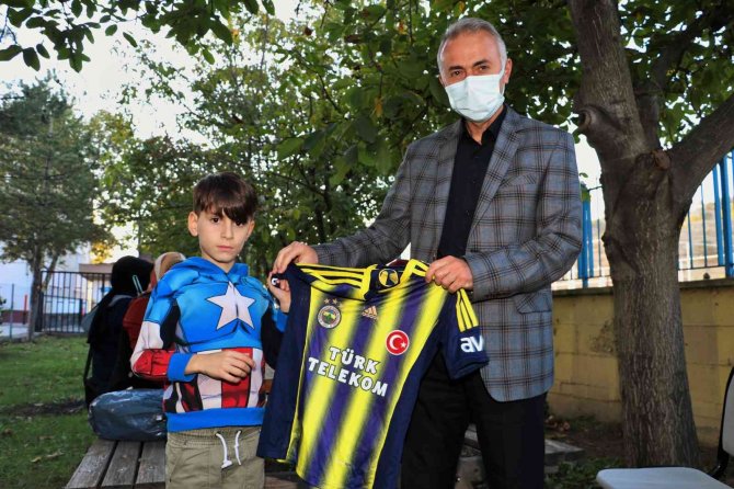 Trabzonsporlu Başkandan, Fenerbahçeli Mehmet Can’a ’Forma’ Hediyesi