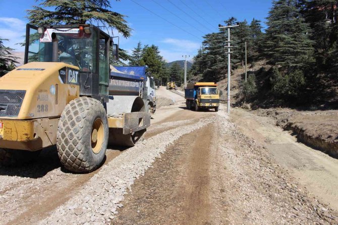 Kumluca Kuzca Yolunda Asfalt Çalışması