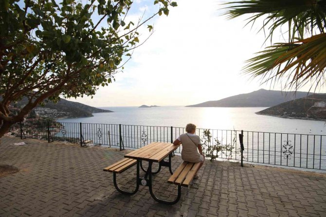 Kaş’a Yeni Kent Mobilyaları