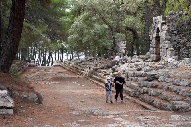 Phaselis’e Ziyaretçi Akını