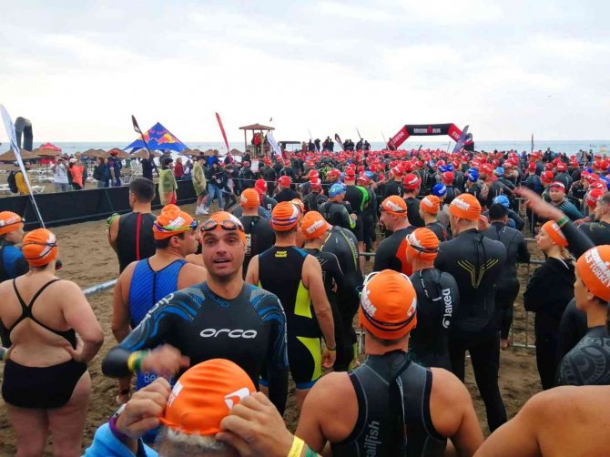 Antalyaspor Triatlon Takımı, ’Ironman 70.3 Turkey’ Yarışında Başarılı Oldu
