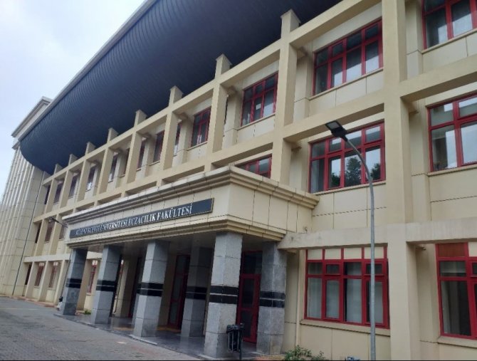 Eczacılık Fakültesi Eczacılıkta Uzmanlık Eğitimi Giriş Sınavında Derece Yaptı