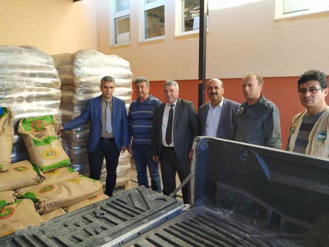 Hububat Üreticilerine Buğday Tohumu Dağıtıldı