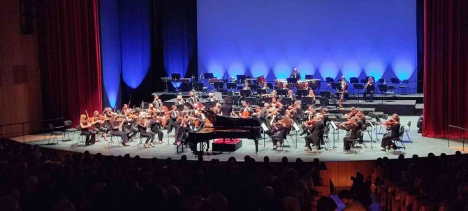 Kültür Ve Turizm Bakanı Ersoy: "(Londra Filarmoni Orkestrası) Bugüne Kadar Çaldıkları En İyi Konser Salonu Olduklarını Söylediler"