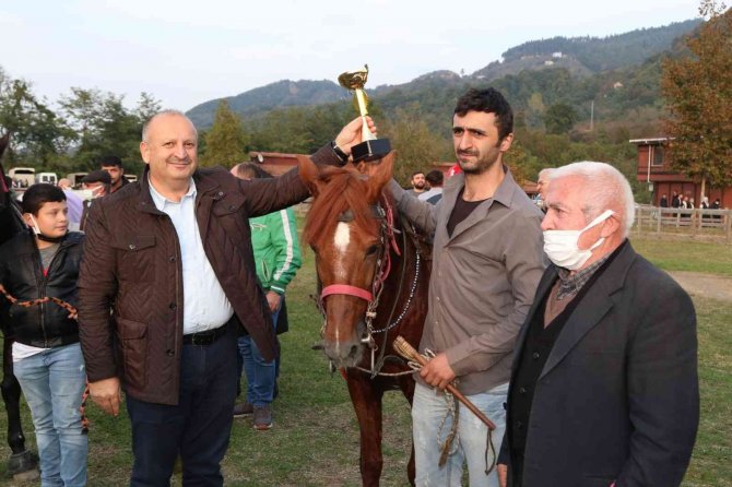 Ünye’de Atlar Cumhuriyet İçin Koştu