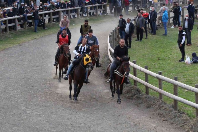 Ünye’de Atlar Cumhuriyet İçin Koştu
