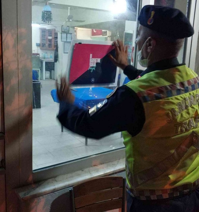 Sloganı Gören Dönüp Bir Daha Baktı