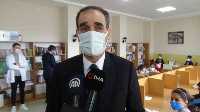 Fedakar Öğretmenler, Annelerinin Adını Kütüphanede Yaşatacak