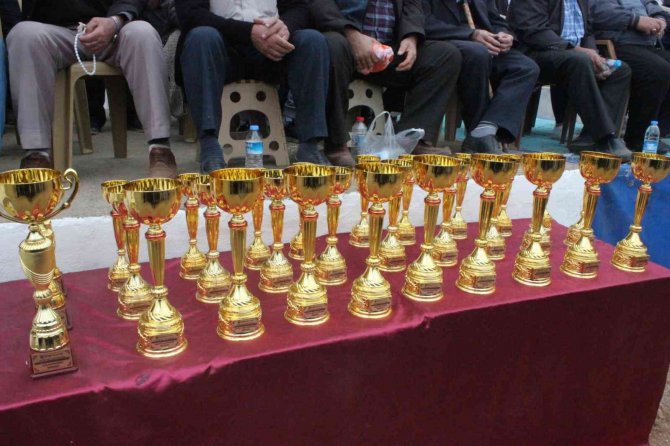 İ̇zmir’de Geleneksel Rahvan At Yarışları Yapıldı