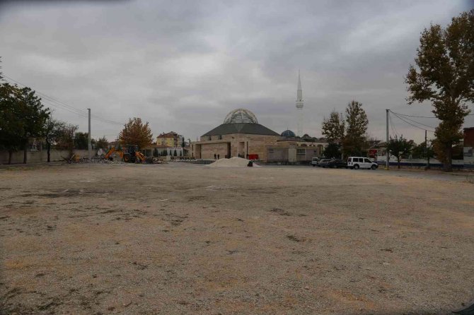 Karaman’da Şehir Mezarlığının Yanına Otopark Çalışması