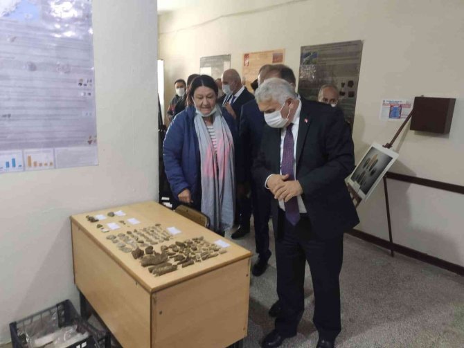 Kazı Çalışmalarında Mutfak Ürünleri Ve Tarla Sınır Belgesi Bulundu
